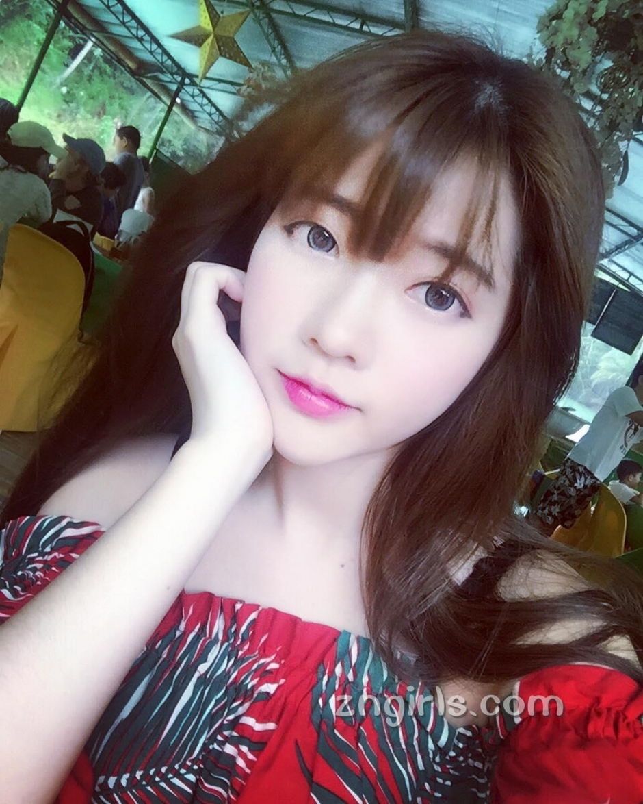 台湾美女简欣汝甜美自拍照白嫩迷人