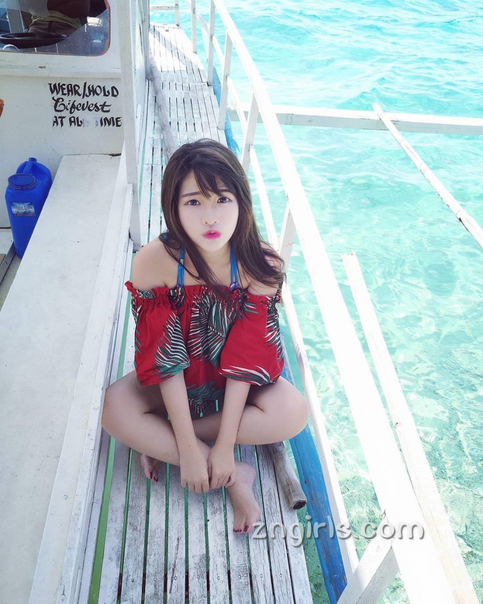 台湾美女简欣汝甜美自拍照白嫩迷人