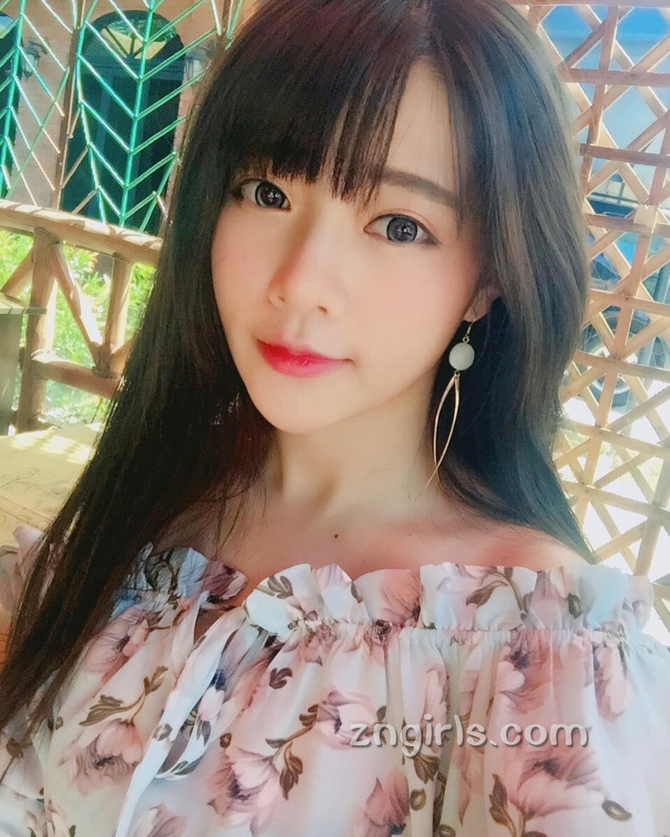 台湾美女简欣汝甜美自拍照白嫩迷人