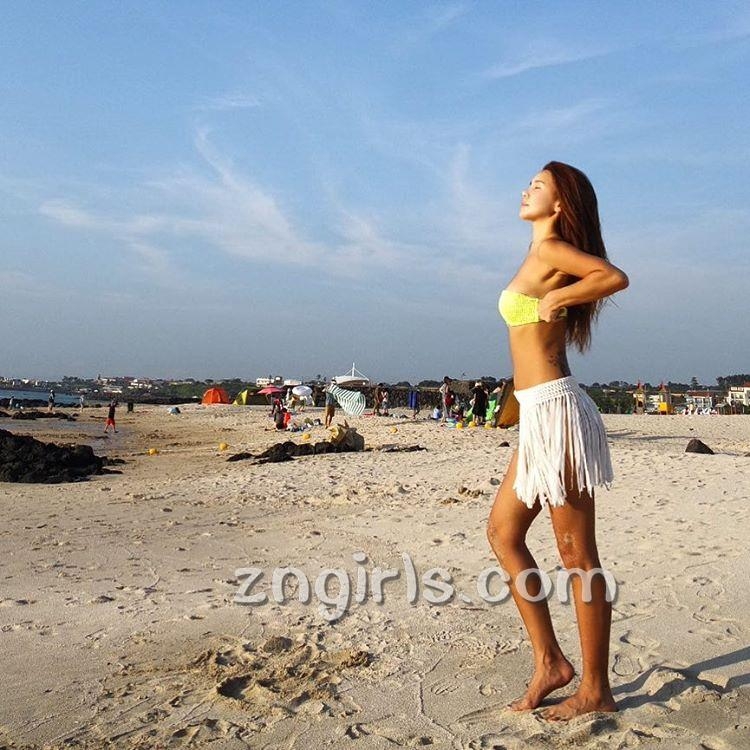 韩国美女Onfleeklily性感私房照身姿迷人