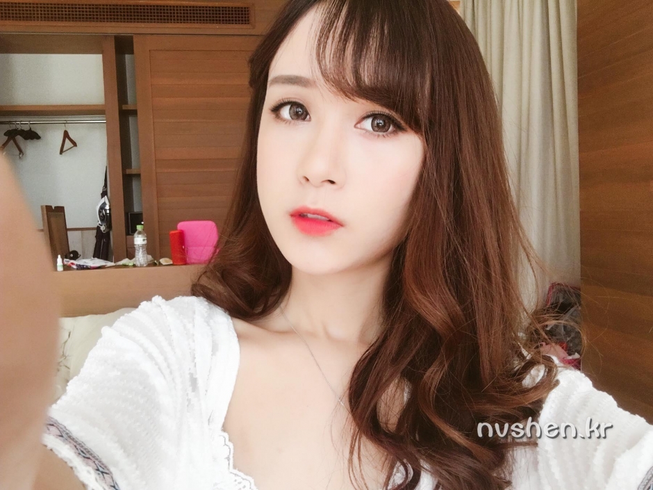 美女模特Thu Phuong Tran私房自拍照美丽迷人