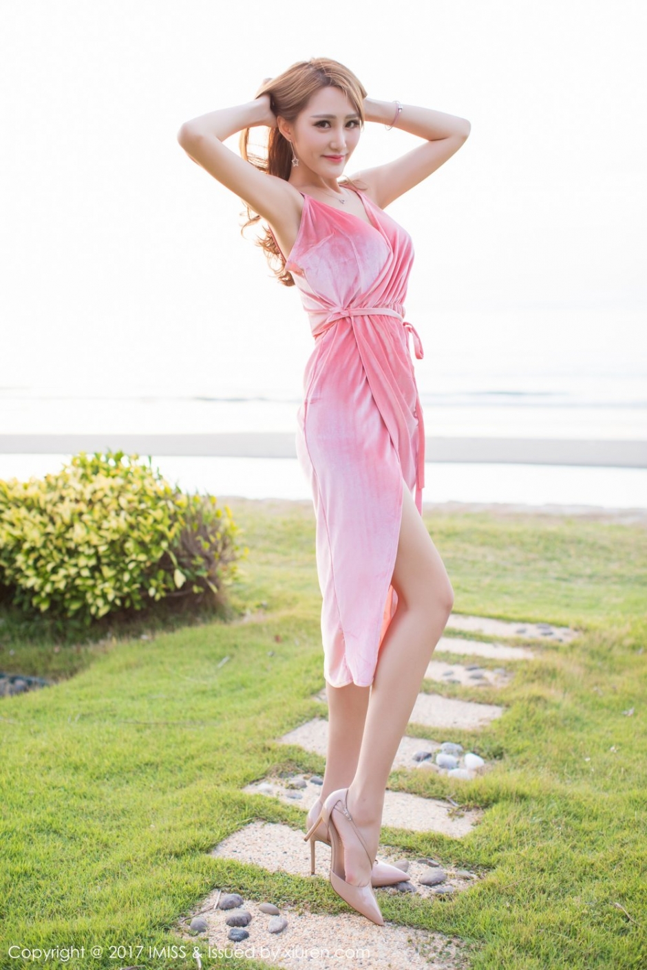 爱蜜社模特妤薇Vivian清纯写真美胸诱人