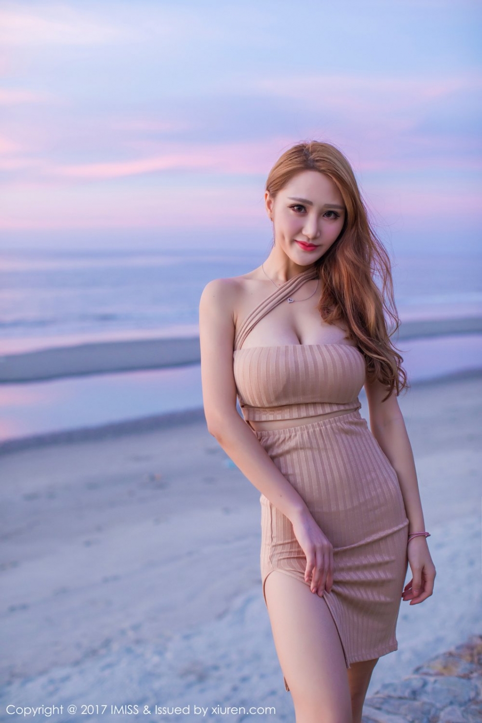 爱蜜社模特妤薇Vivian清纯写真美胸诱人