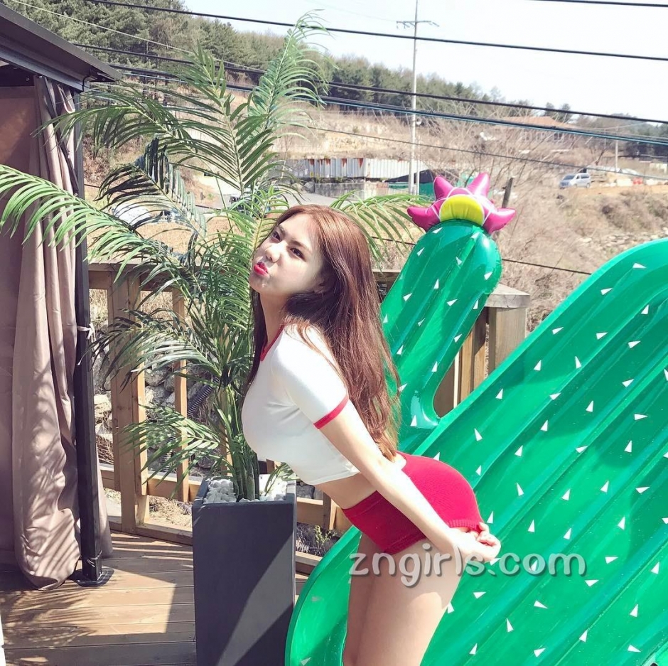 韩国美女cr5p-br比基尼私房照性感迷人