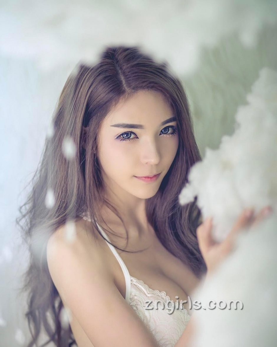 美女车模Janet性感内衣写真妖娆迷人