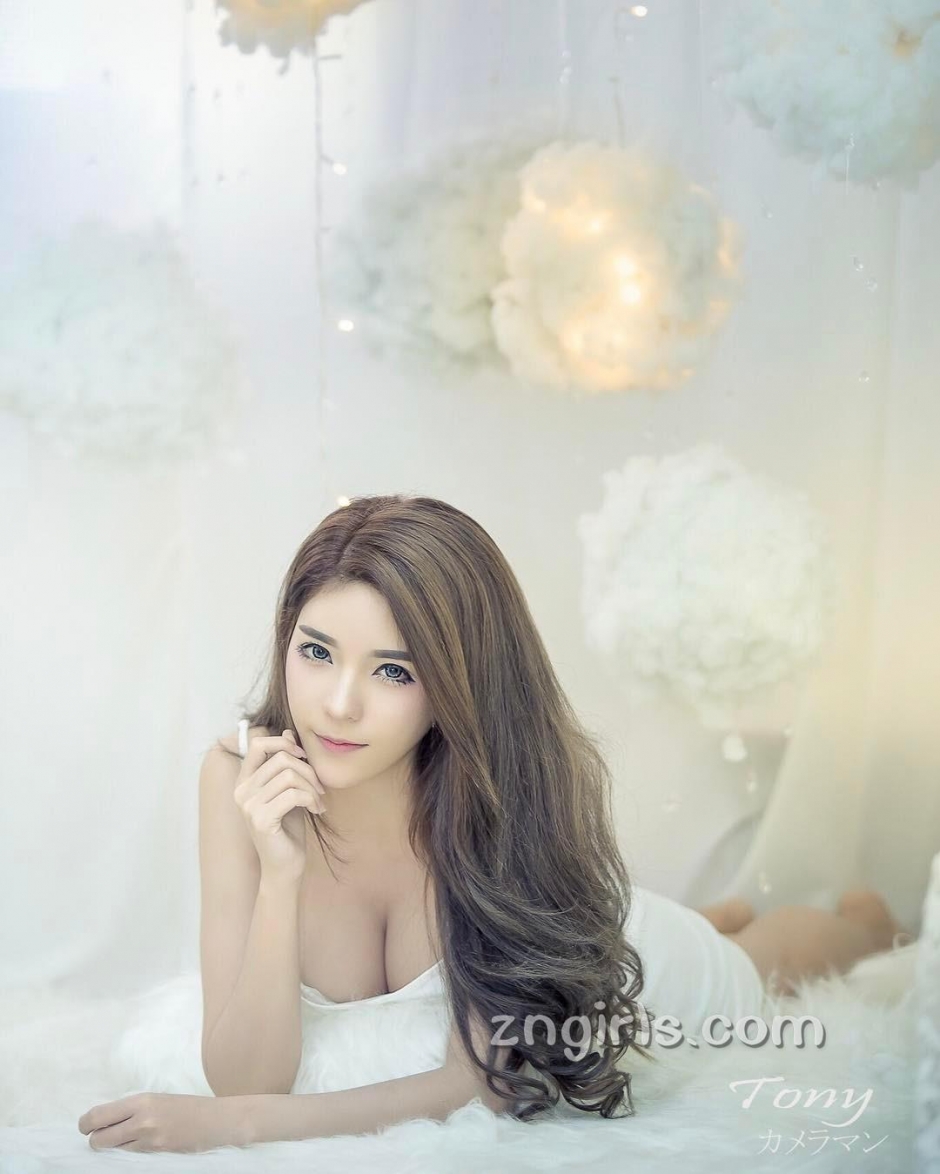 美女车模Janet性感内衣写真妖娆迷人