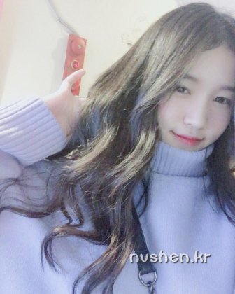 韩国美女Ahrimei比基尼自拍照美胸迷人