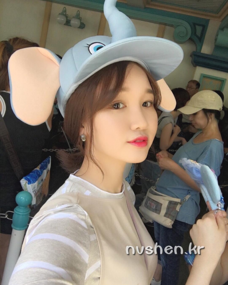 韩国美女Ahrimei比基尼自拍照美胸迷人