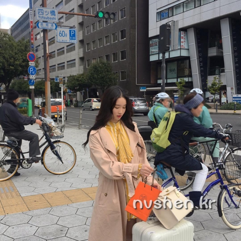 韩国美女Ahrimei比基尼自拍照美胸迷人