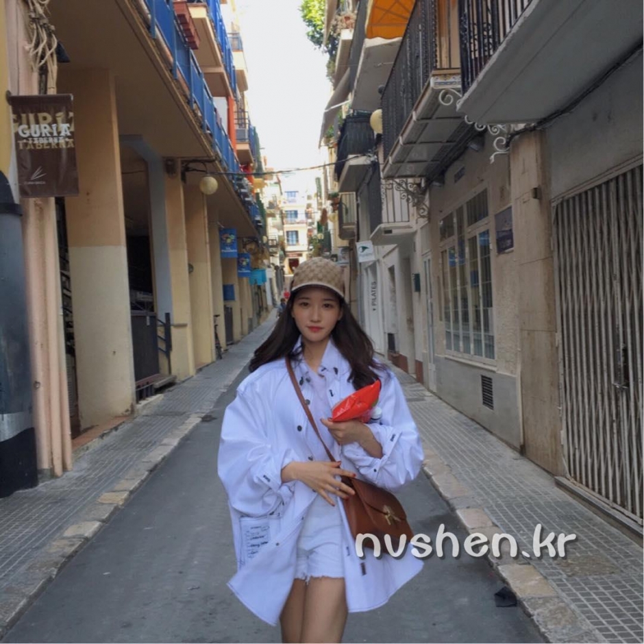 韩国美女Ahrimei比基尼自拍照美胸迷人