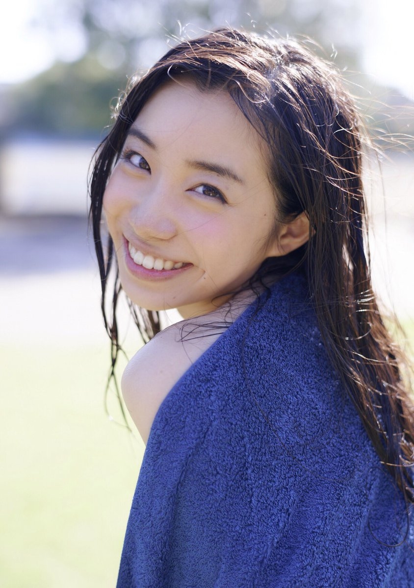 日本美少女秋本铃果清纯私房照可爱迷人