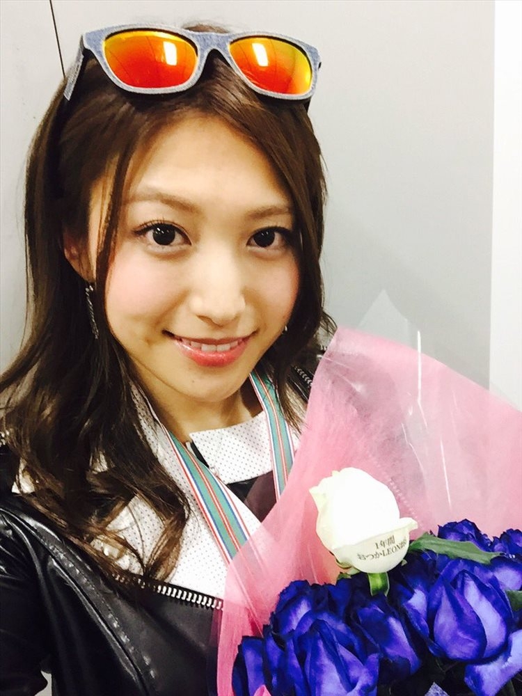 日本赛车女郎市原彩花制服写真