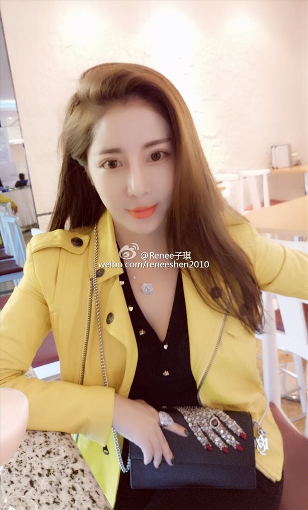 美女模特Renee子琪微博自拍美照酥胸诱人