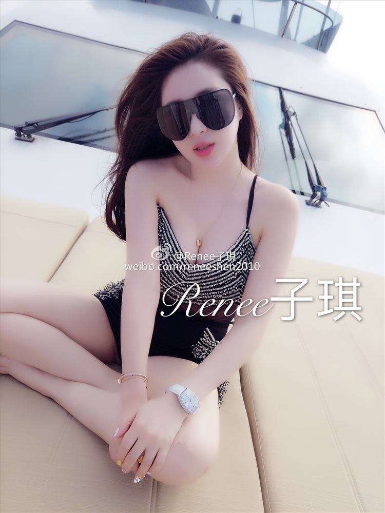 美女模特Renee子琪微博自拍美照酥胸诱人