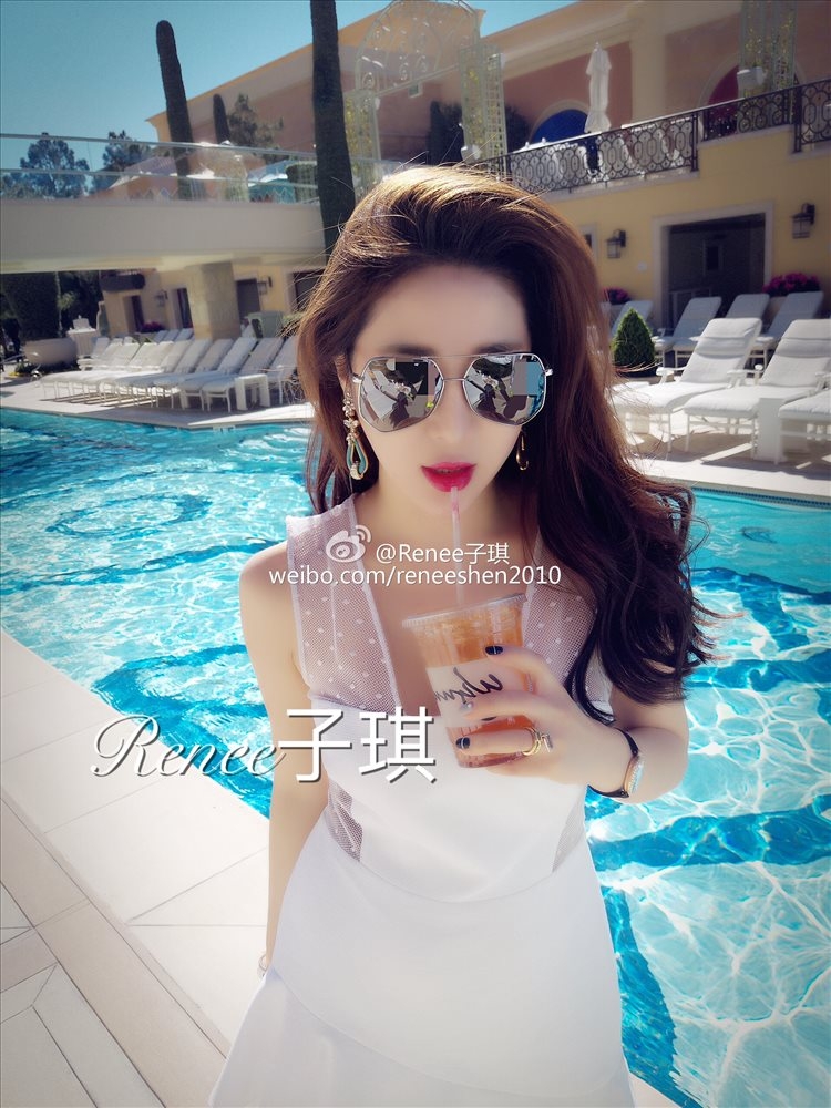 美女模特Renee子琪微博自拍美照酥胸诱人