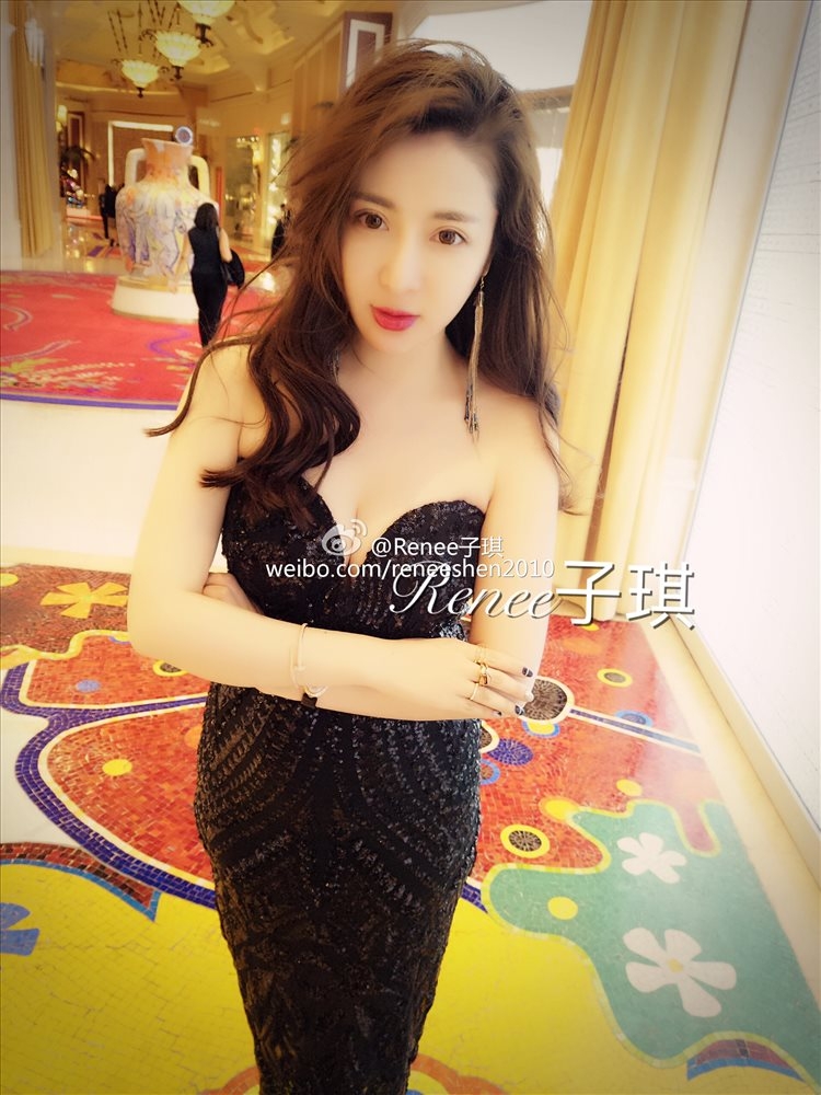 美女模特Renee子琪微博自拍美照酥胸诱人