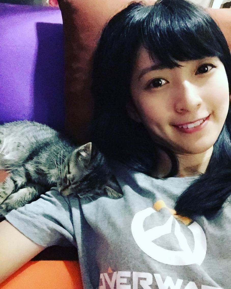 台湾电竞美女小熊Yuniko可爱自拍私房照