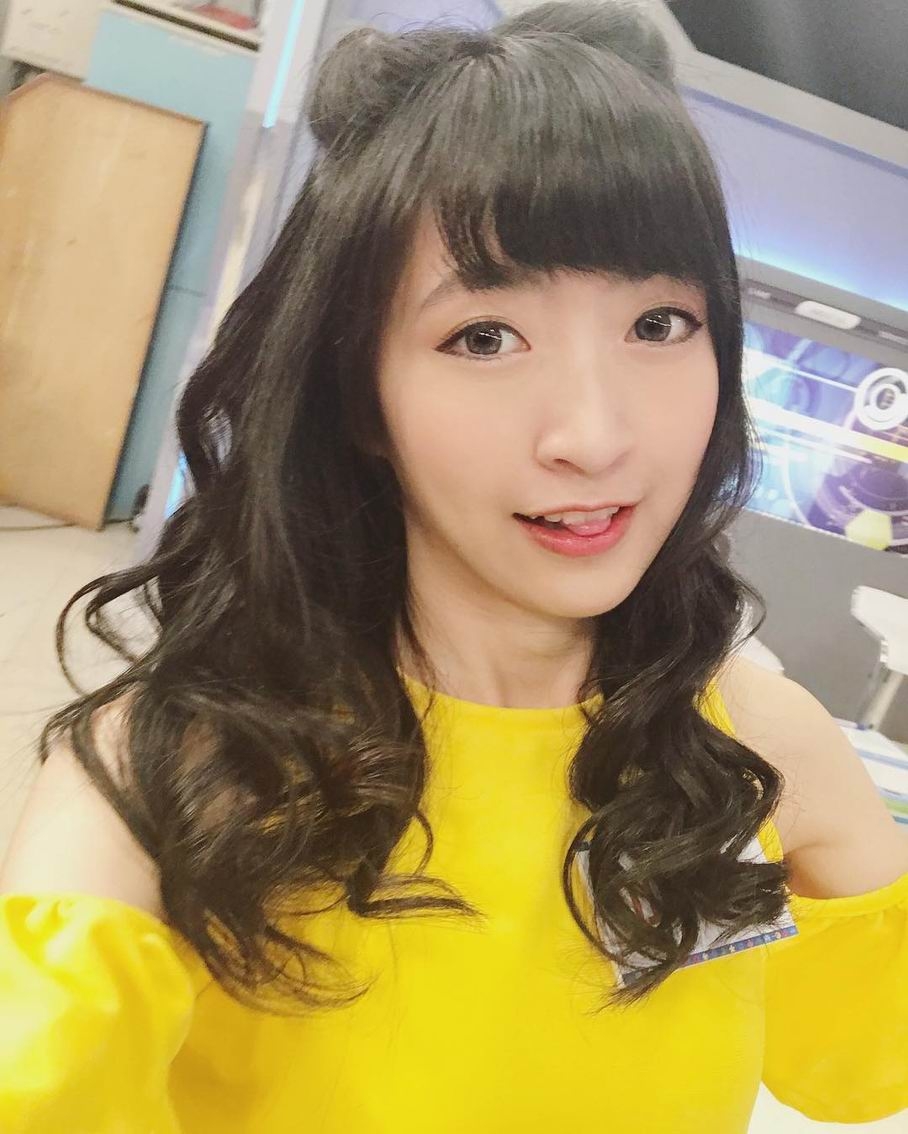 台湾电竞美女小熊Yuniko可爱自拍私房照