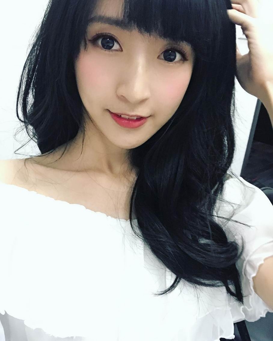 台湾电竞美女小熊Yuniko可爱自拍私房照