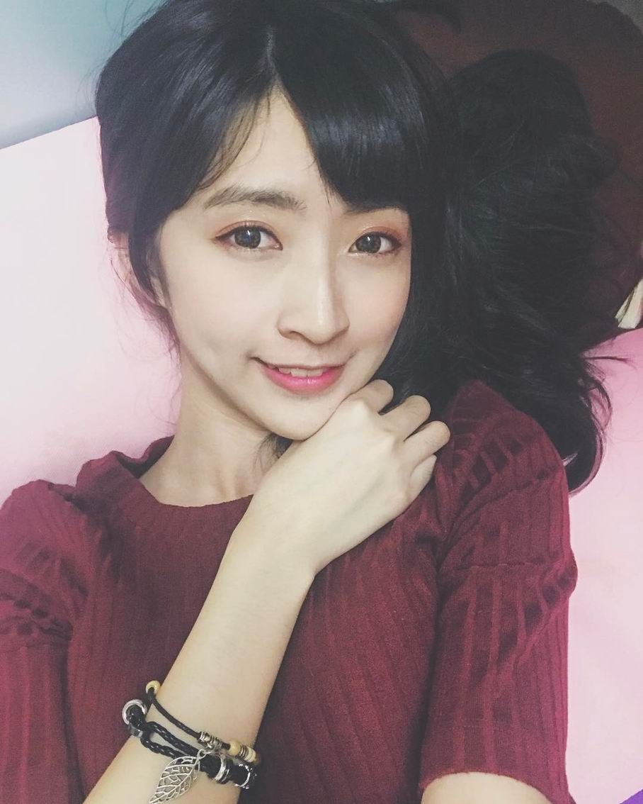台湾电竞美女小熊Yuniko可爱自拍私房照