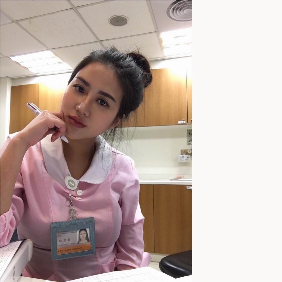 台湾美女林柔君性感自拍照诱惑迷人