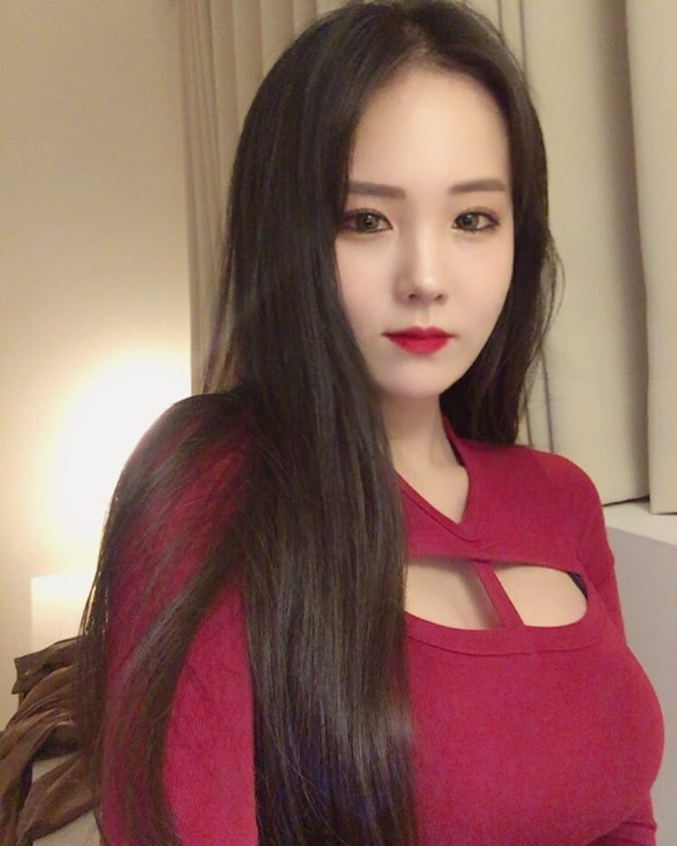 韩国美女池仁月性感自拍照巨乳诱惑