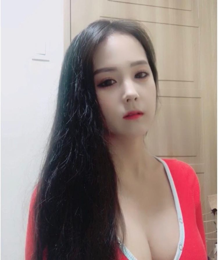 韩国美女池仁月性感自拍照巨乳诱惑