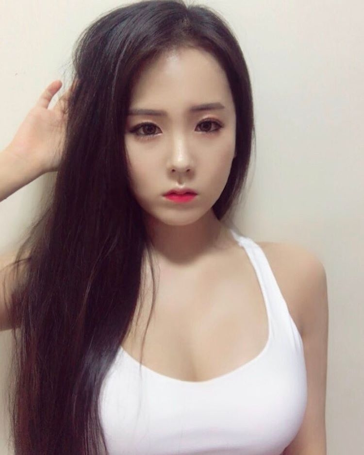 韩国美女池仁月性感自拍照巨乳诱惑