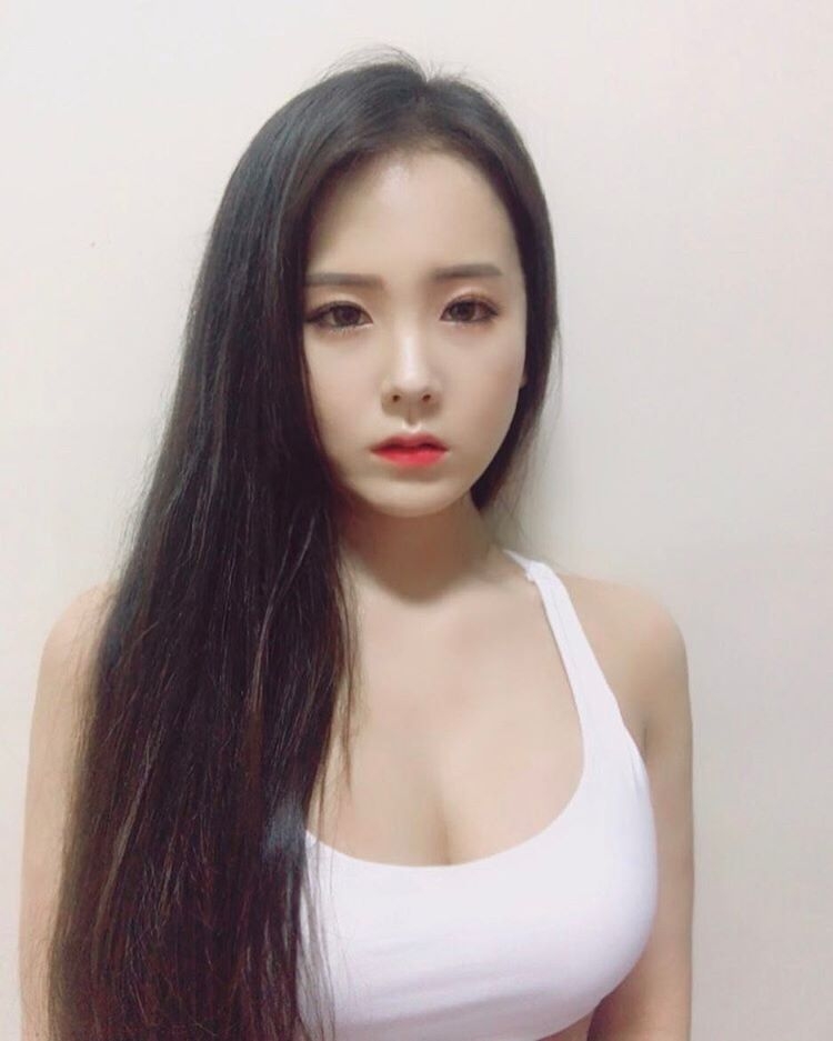 韩国美女池仁月性感自拍照巨乳诱惑