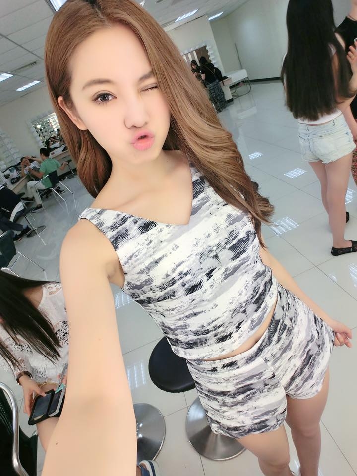 台湾美女模特黄钡铢生活自拍照气质迷人