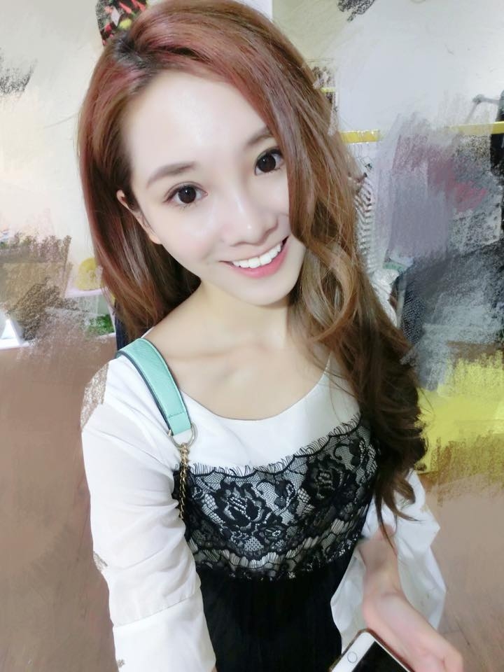 台湾美女模特黄钡铢生活自拍照气质迷人