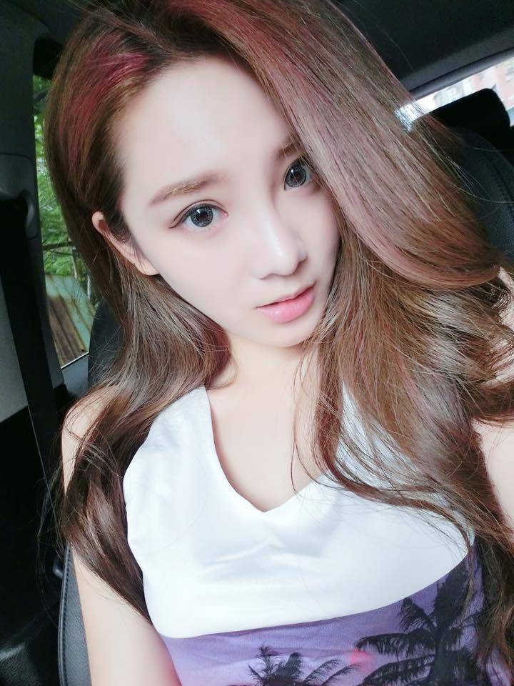 台湾美女模特黄钡铢生活自拍照气质迷人