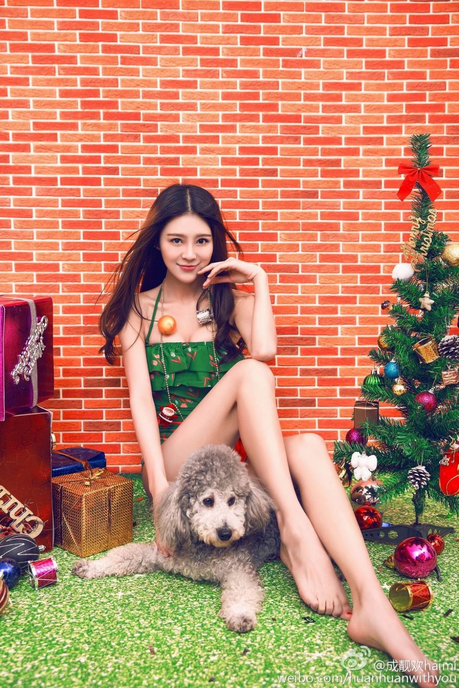 斗鱼美女主播成靓欢比基尼自拍写真