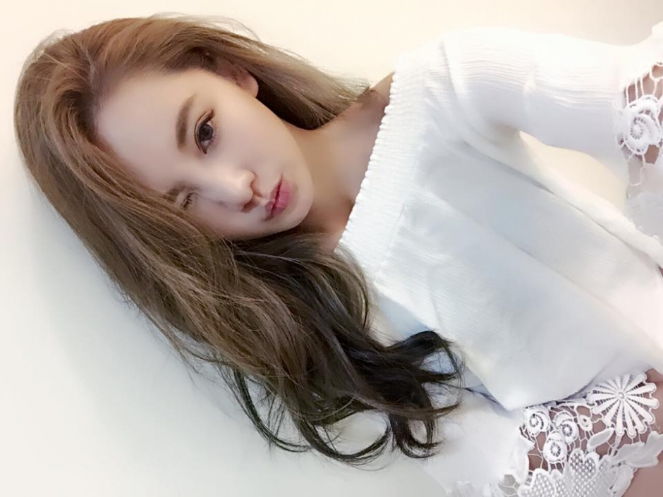 台湾美女模特黄钡铢生活自拍照气质迷人