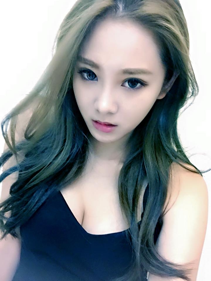 台湾美女模特黄钡铢生活自拍照气质迷人