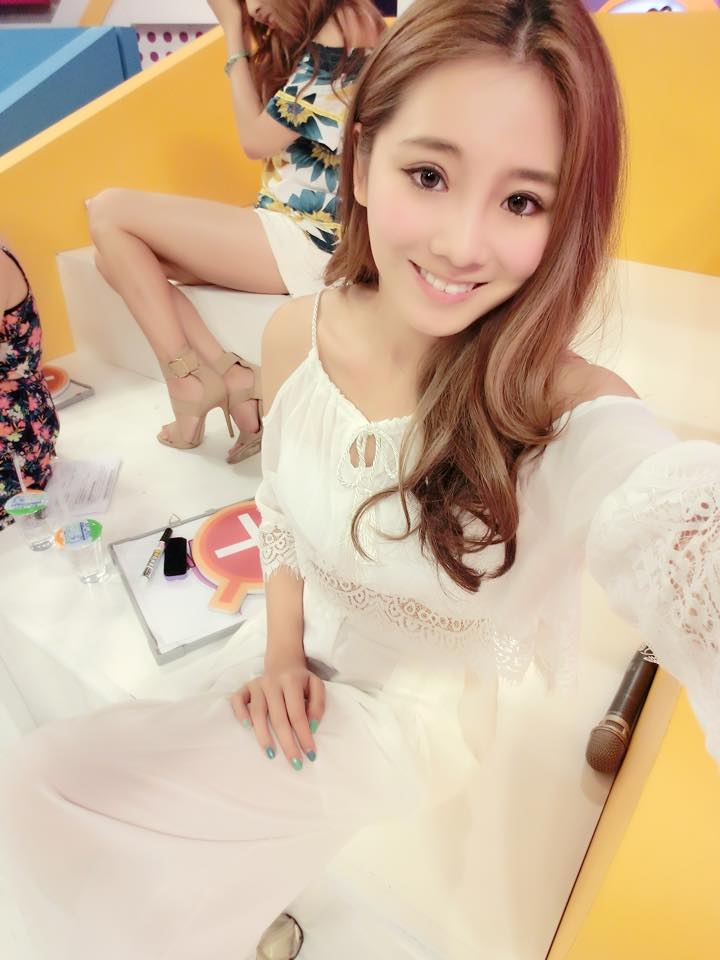 台湾美女模特黄钡铢生活自拍照气质迷人