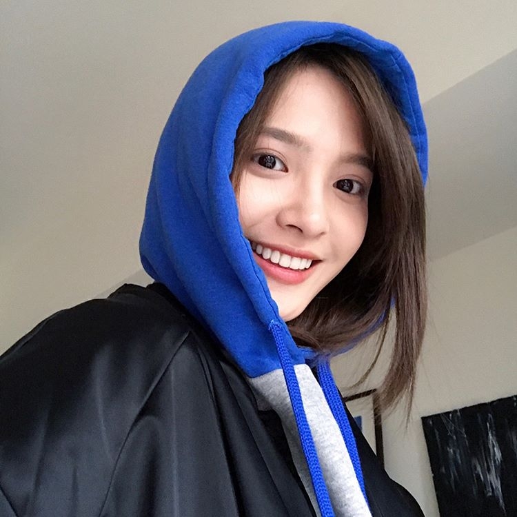 短发美女吴子霏生活写真甜美迷人