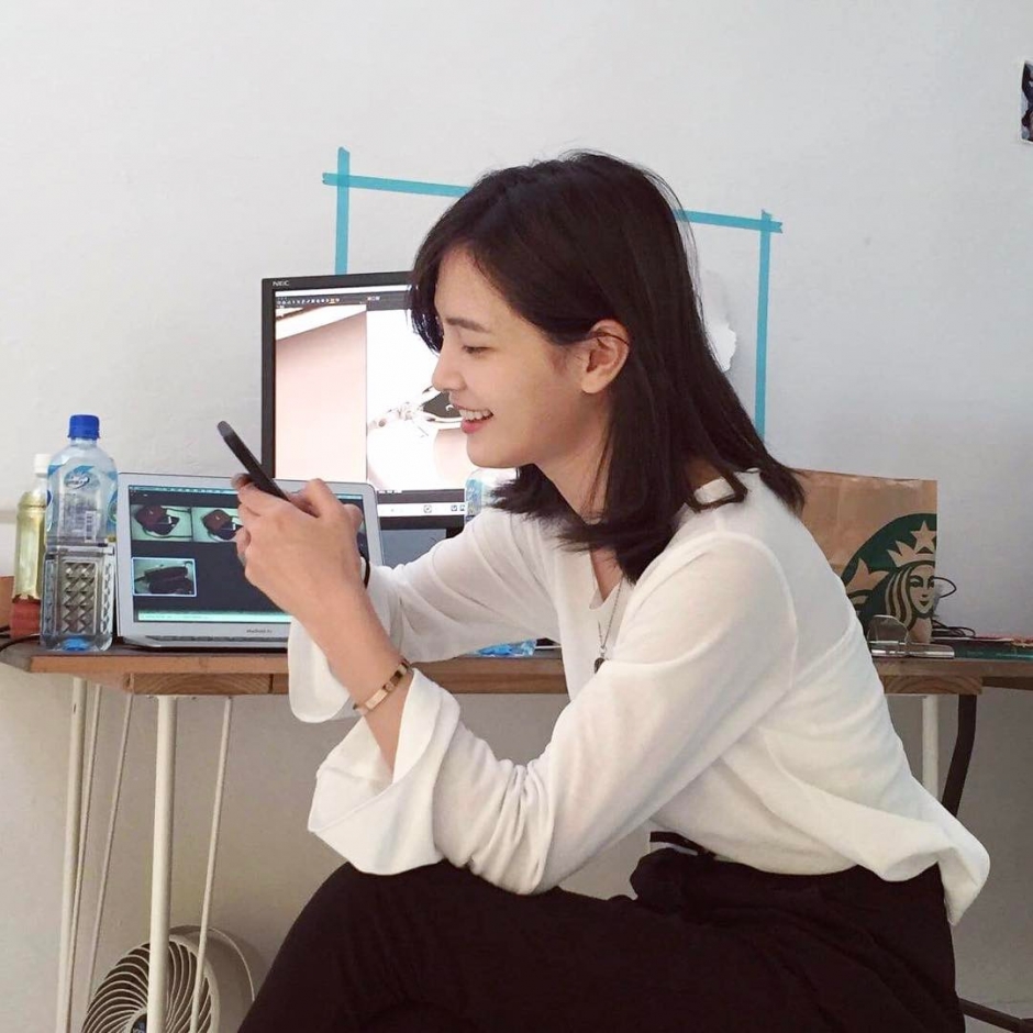 短发美女吴子霏生活写真甜美迷人