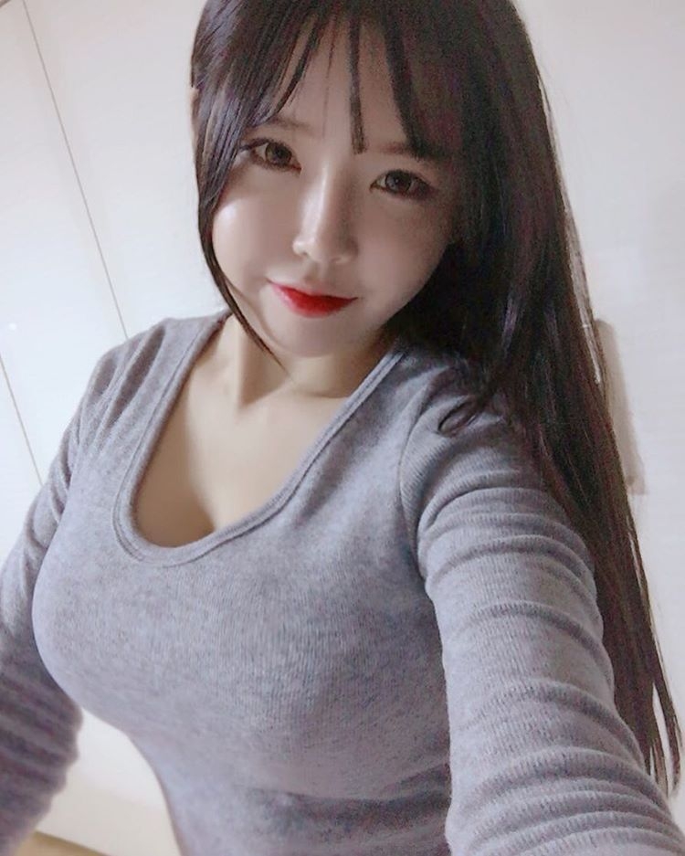 韩国丰满美女水昣巨乳性感自拍照
