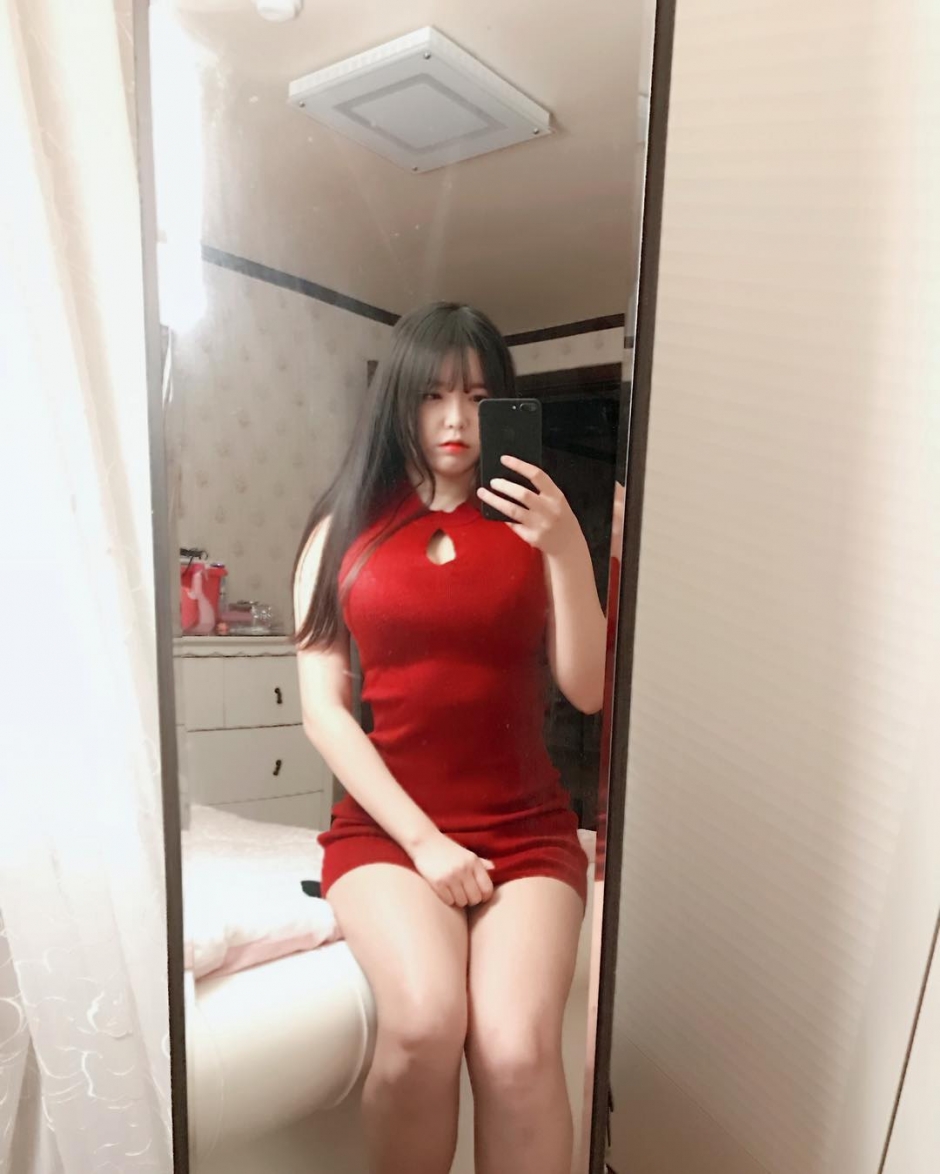 韩国丰满美女水昣巨乳性感自拍照