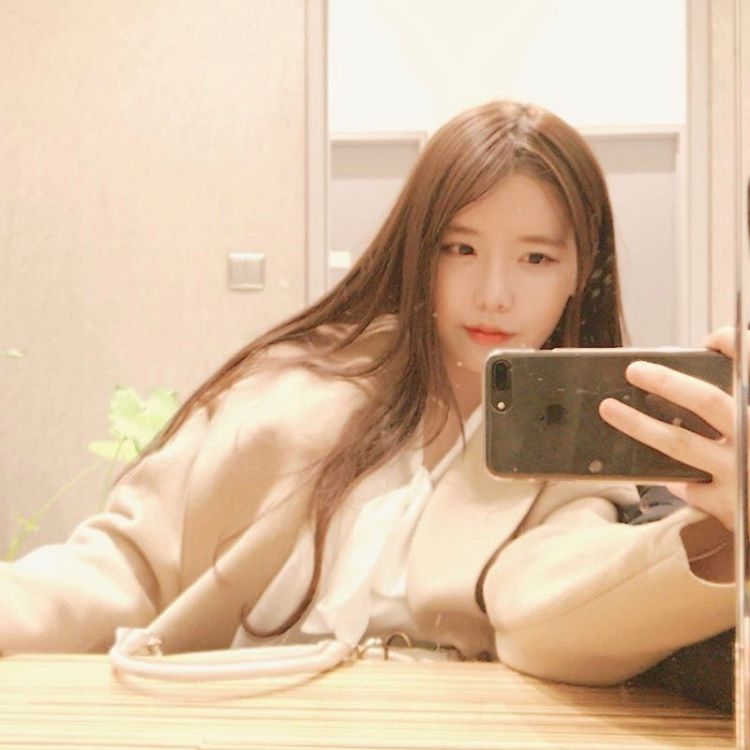 韩国丰满美女水昣巨乳性感自拍照