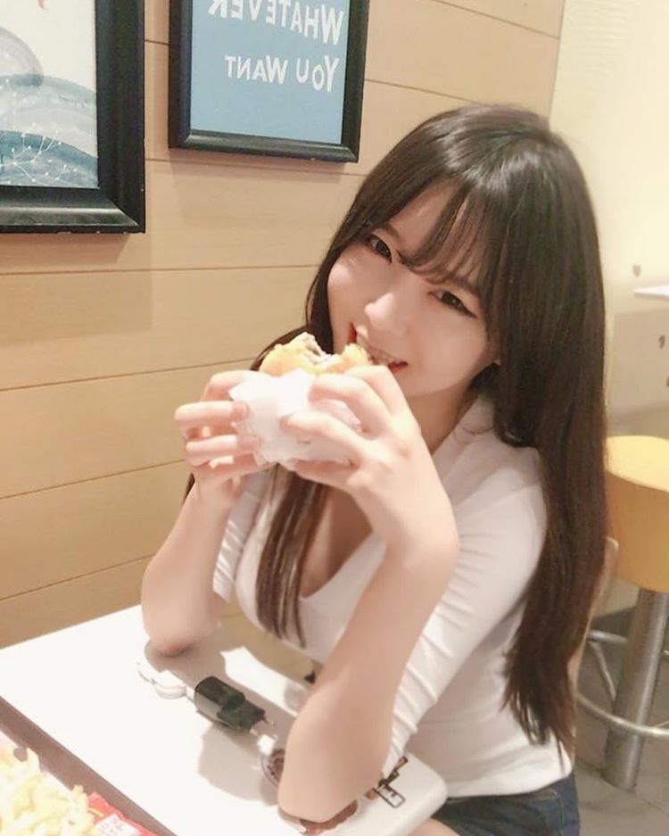 韩国丰满美女水昣巨乳性感自拍照