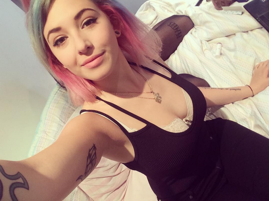 欧美巨乳美女Sophoulla私房内衣秀