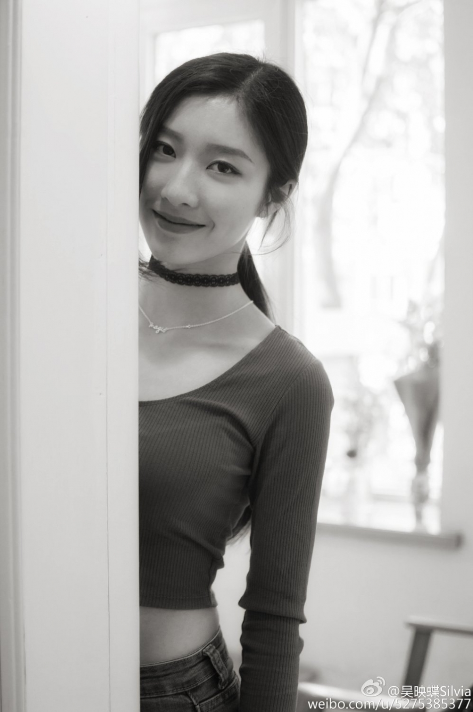 气质女神吴映蝶微博私房照甜美迷人