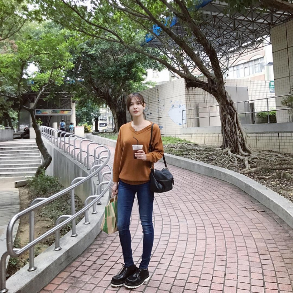 短发美女吴子霏生活写真甜美迷人