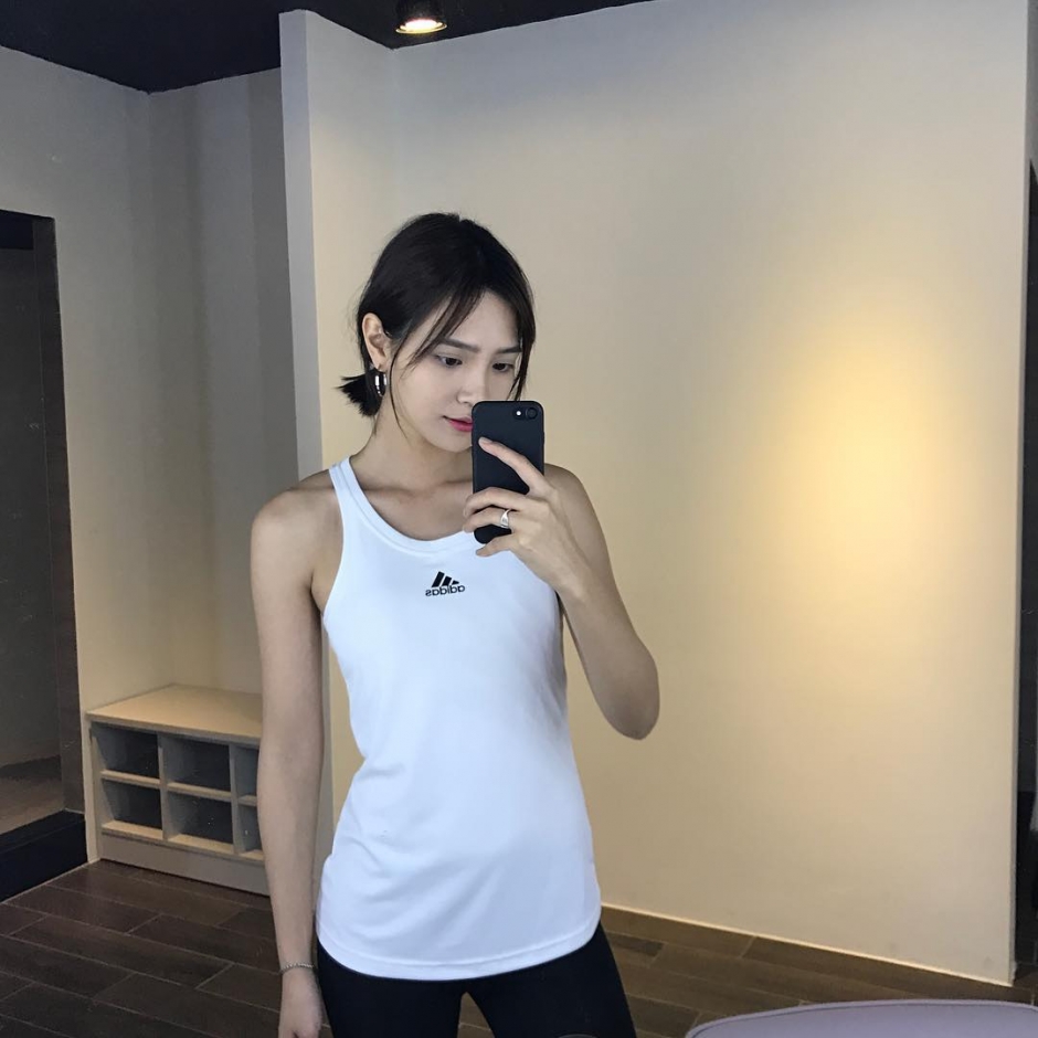 短发美女吴子霏生活写真甜美迷人