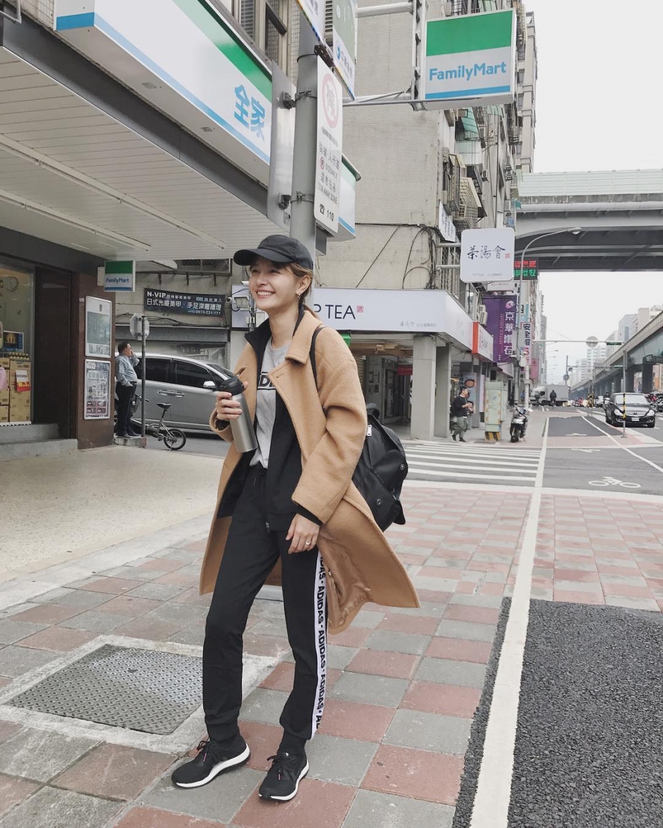 短发美女吴子霏生活写真甜美迷人