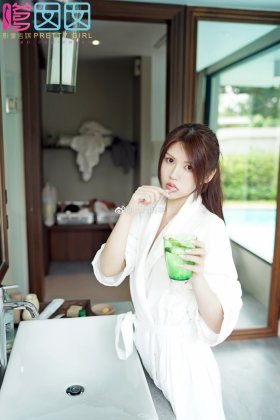 白嫩美女PaPa妈咪性感私房照酥胸诱惑