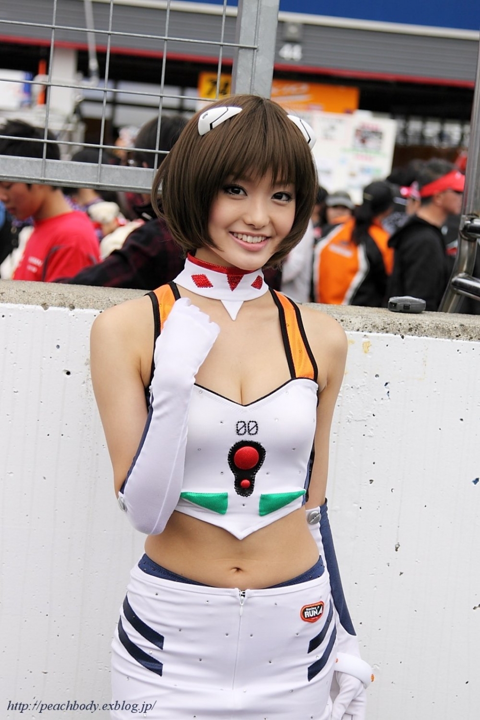 日本赛车女郎水谷望爱制服写真