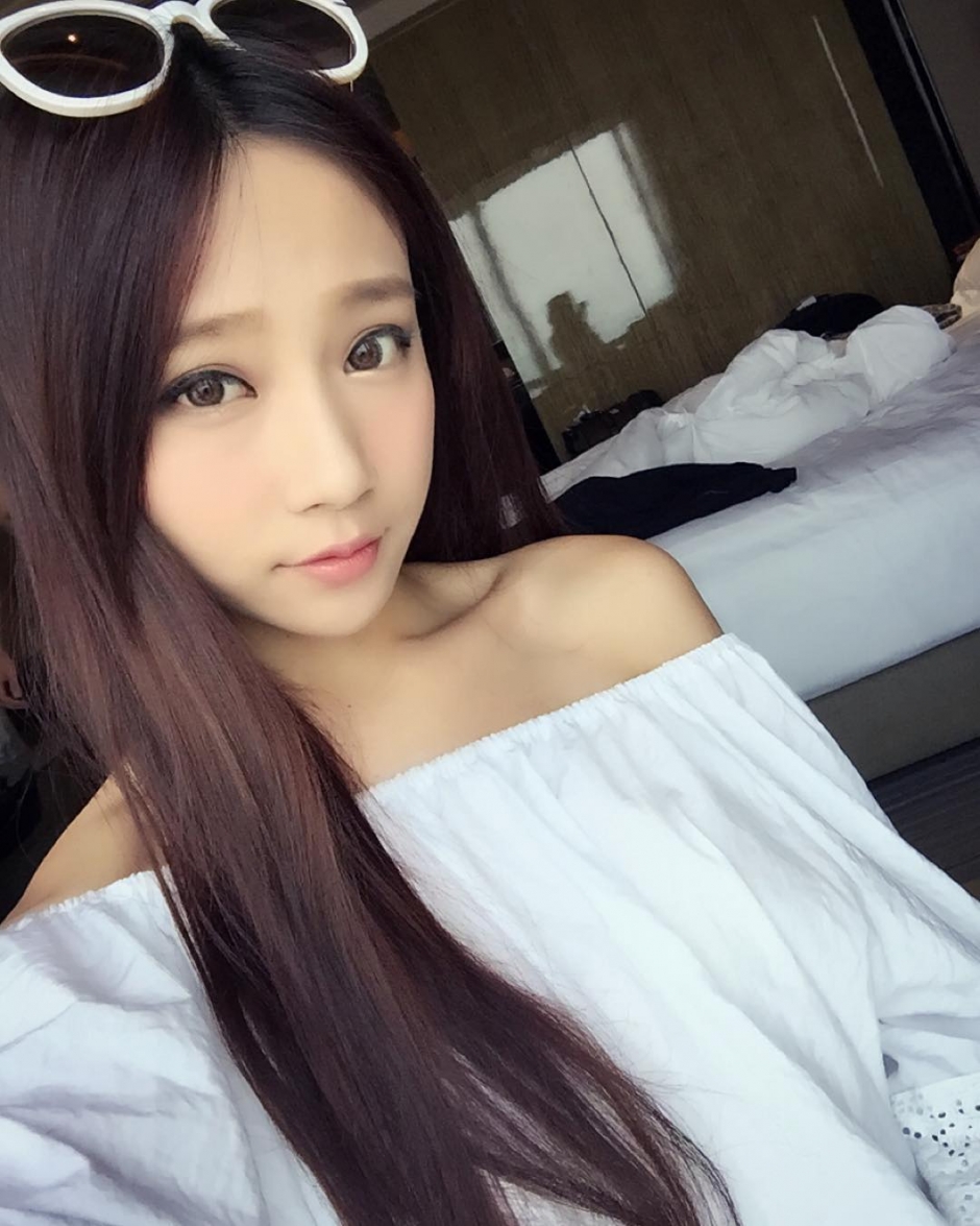 美女模特罗依璇私房自拍照气质迷人